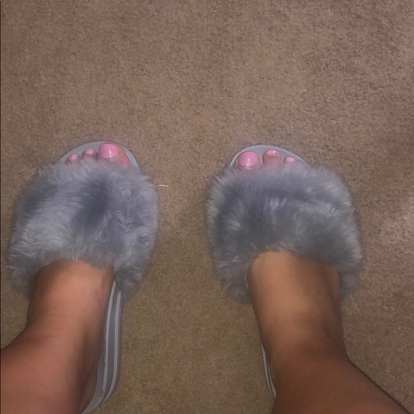 Hardly worn size 8 gray slip on shoes with fur - Picture 1 of 8